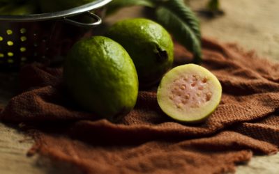 How do the food and cosmetic industries use guava powder?